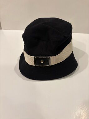 Gap Black and Crème Bucket Hat Size M/L
